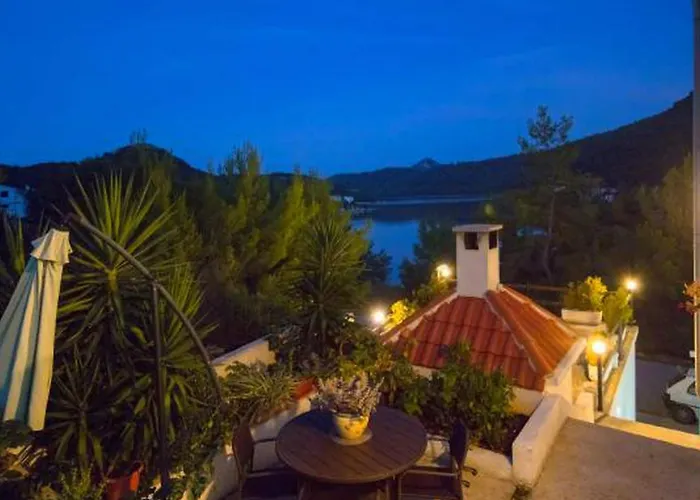 Apartment Bruna Lastovo-one Bedroom With Balcony And Sea View-vanilija